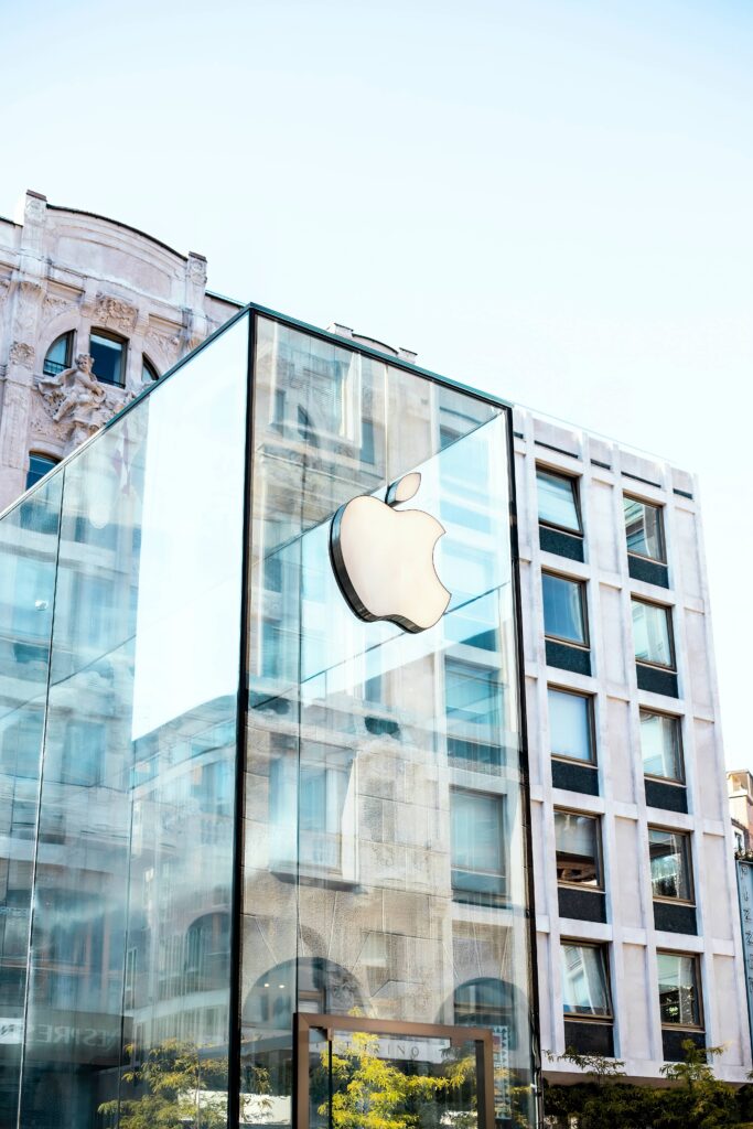 brands like Apple are known for the effectiveness of their brand narrative 
